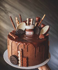 巧克力花样装饰蛋糕精美图片