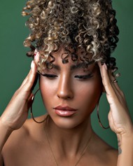 黑人美女艺术卷发发型精美图片