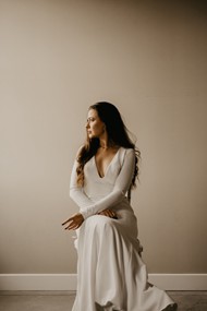 白色连衣裙美女摄影精美图片