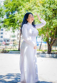 越南白色奥黛旗袍美女精美图片