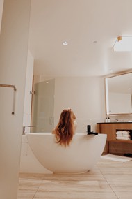 浴室浴缸美女性感精美图片