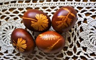 复活节棕色鸡蛋图片