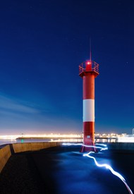 海边灯塔夜景唯美意境高清图片