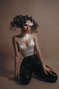 性感内衣皮裤美女人体摄影高清图片