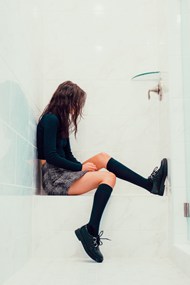 浴室长筒袜美女人体写真精美图片