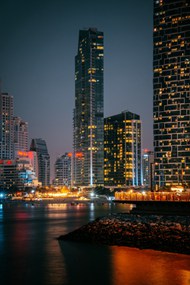 繁华江滨城市建筑夜景精美图片
