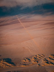 日落时分的沙漠俯视图精美图片