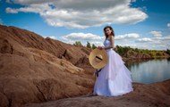 山谷湖泊美女婚纱摄影精美图片