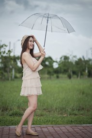 肤白貌美撑伞美女图片大全