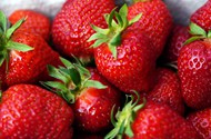 新鲜大红色草莓水果图片下载