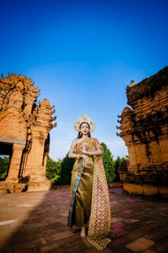 亚洲柬埔寨传统服饰美女图片下载