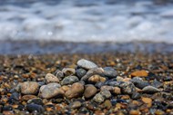 海岸海滩鹅卵石图片下载