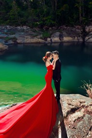 时尚红色婚纱写真图片