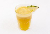 黄色菠萝果汁高清图片