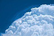 蓝色天空白色云团精美图片