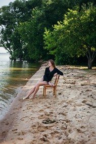 海滩性感美女人体模特摄影图片