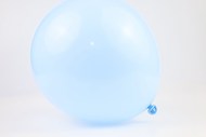 蓝色氢气球图片