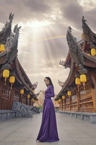 紫色奥黛旗袍美女在线摄影精美图片