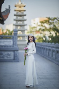 越南白色奥黛服美女图片大全