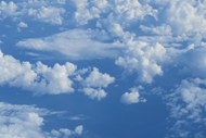 蓝色天空团团云层图片下载