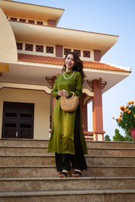 越南绿色奥黛旗袍美女精美图片