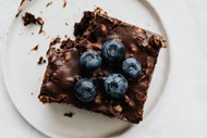 蓝莓巧克力蛋糕图片下载