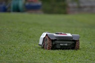 自动化割草机器人高清图片