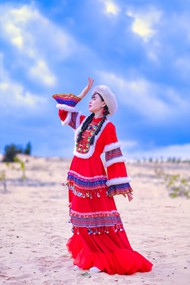 蒙古传统服饰美女图片下载