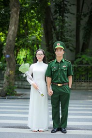 亚洲越南军婚情侣合照图片下载