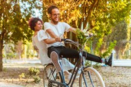 欧美单车情侣旅拍摄影精美图片