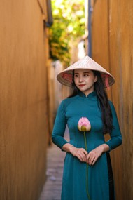 越南绿色奥黛旗袍美女摄影图片大全