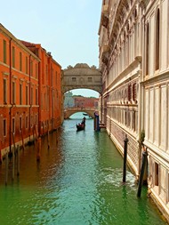 水上威尼斯城市风光图片下载