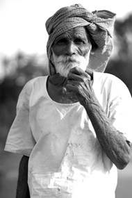 印度古稀老人黑白肖像图片下载