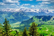 春天阿尔卑斯山脉高清图片