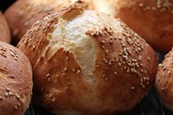 芝麻麦麸面包图片下载