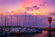 夏日紫色黄昏海港码头图片下载