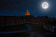 莫德林堡垒夜景高清图片
