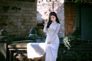 越南美女白色奥黛摄影图片
