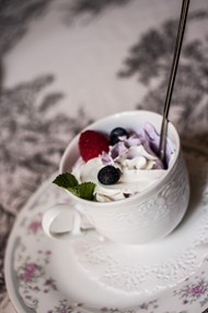 蓝莓奶油冰激凌精美图片