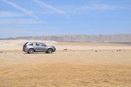 沙漠旅行越野车图片下载