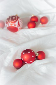 圣诞节红色圣诞彩球装饰图片