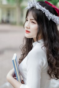 越南白色奥黛学生美女高清图片