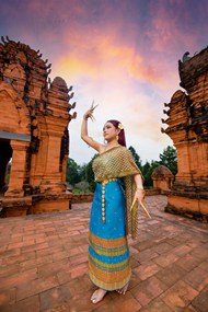 亚洲泰国传统服饰美女摄影图片下载