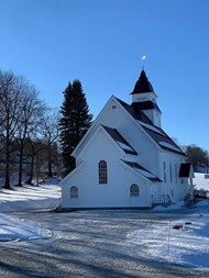 冬天白色教堂建筑写真图片下载
