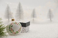 圣诞礼物彩球主题背景图片