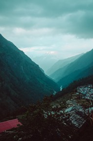 喜马拉雅山脚下梯田风光精美图片