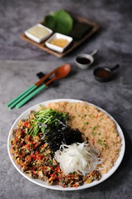 韩式蛤蜊石锅拌饭精美图片