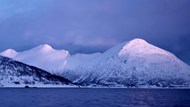 冬季挪威雪山山脉高清图片