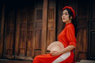 红色奥黛旗袍古典美女高清图片