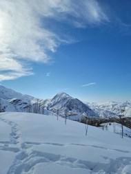 冬季高山滑雪场高清图片